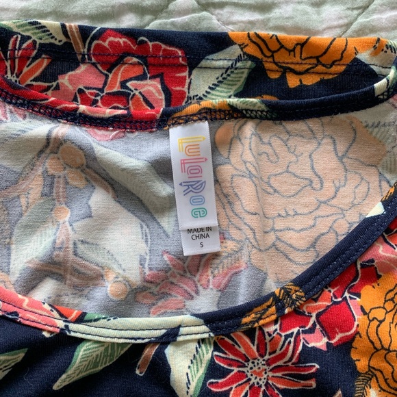 Lularoe Classic Tee - Picture 3 of 3